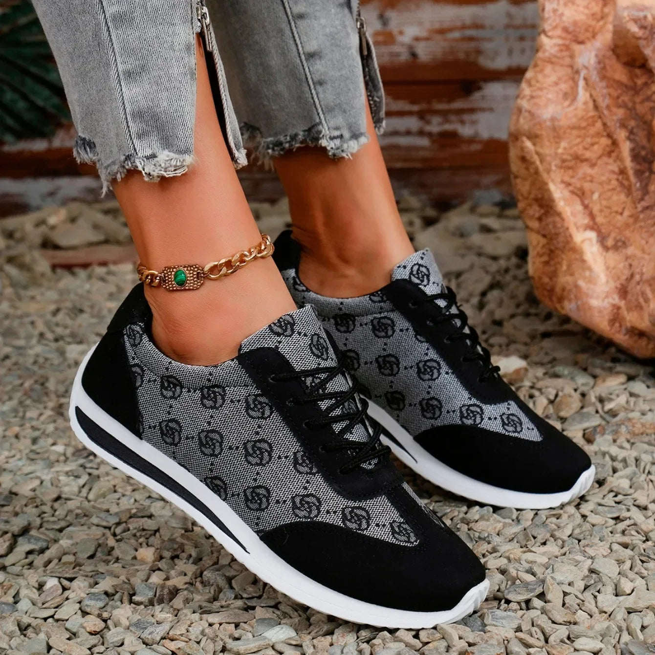 Women’s casual shoes with thick sole, breathable comfort