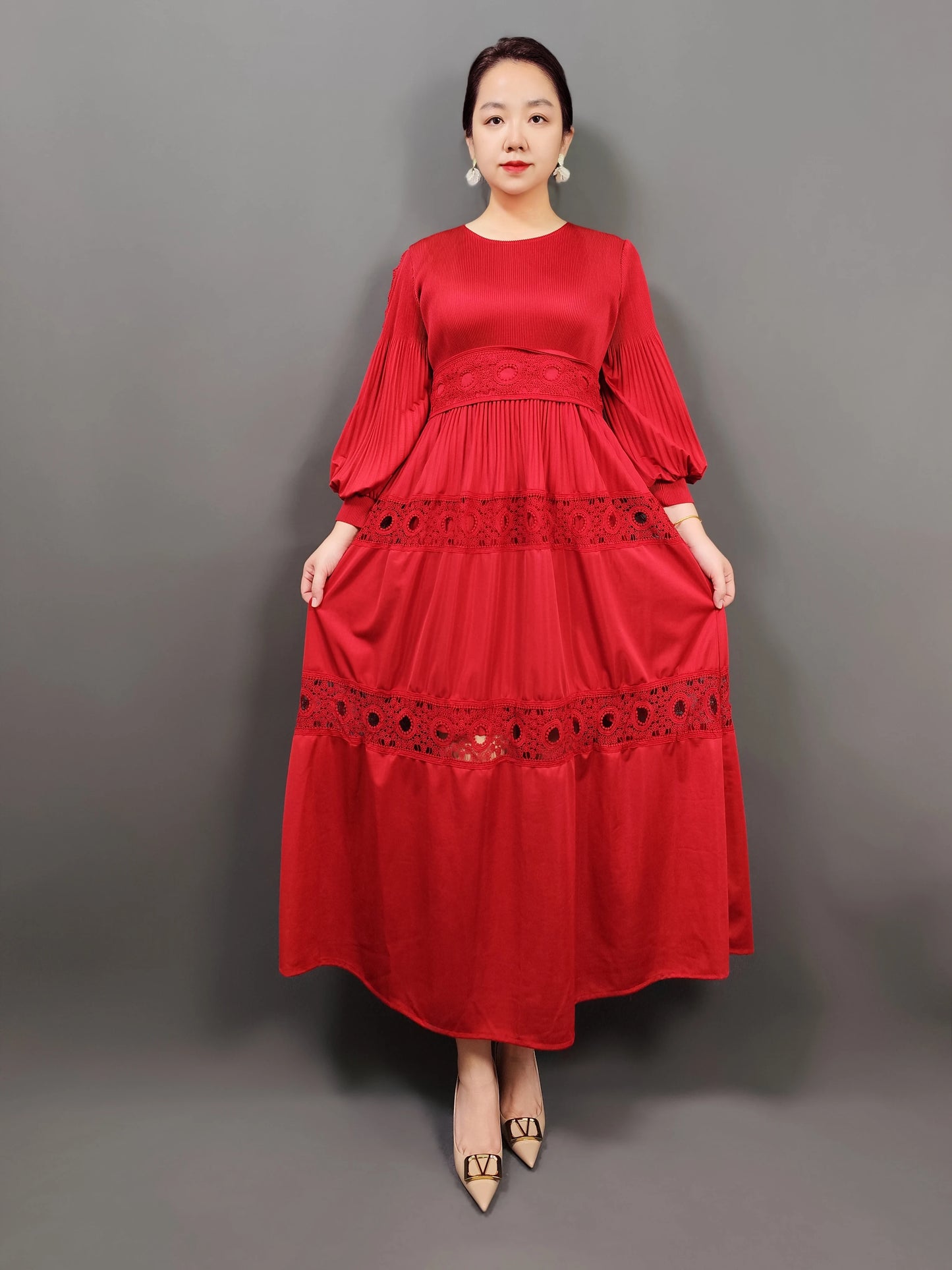 Elegant pleated plus-size dress, lace, belt, stretchy, chic