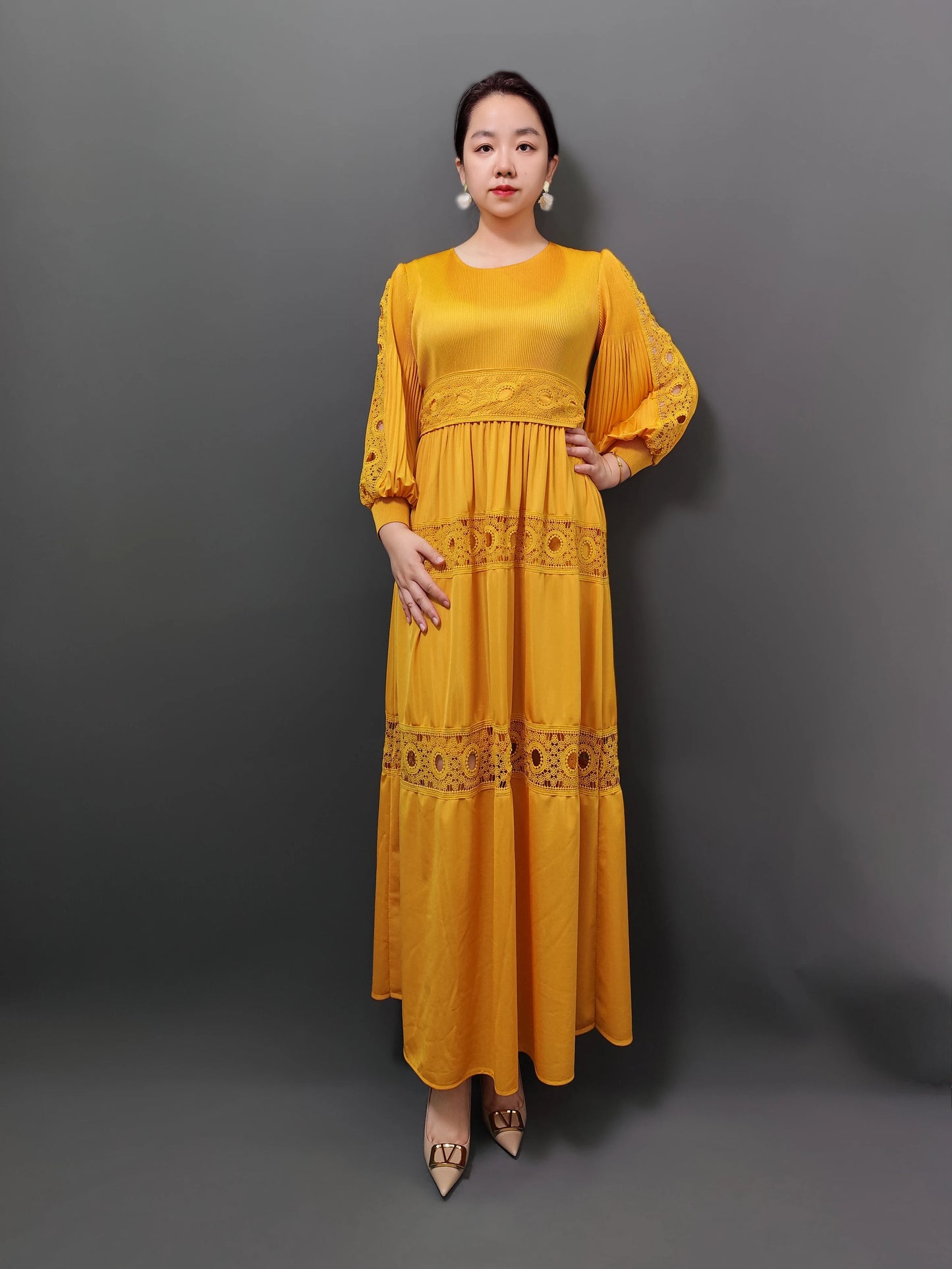 Elegant pleated plus-size dress, lace, belt, stretchy, chic