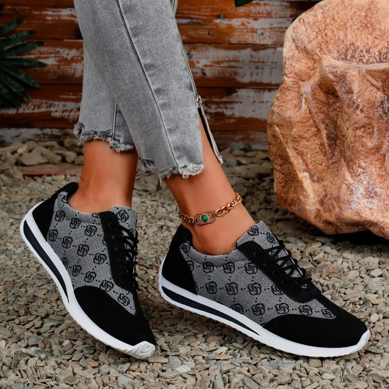 Women’s casual shoes with thick sole, breathable comfort
